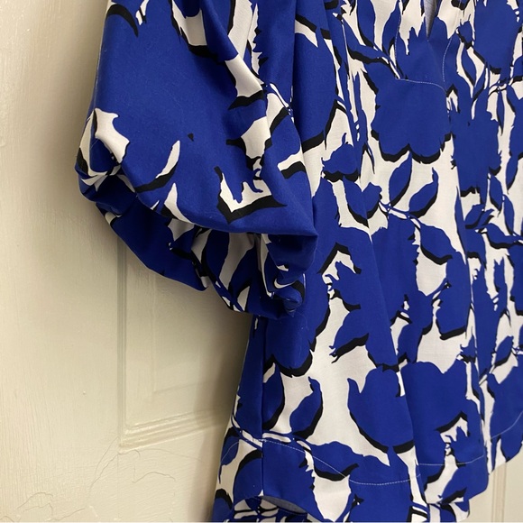 Chico’s Blue and White Top Blouse Size .5 - Picture 5 of 9